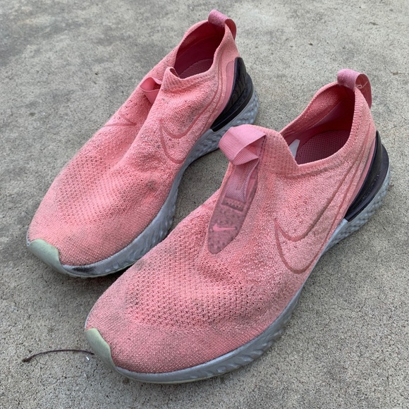 Nike Shoes - Nike no tie peach colored tennis shoes
